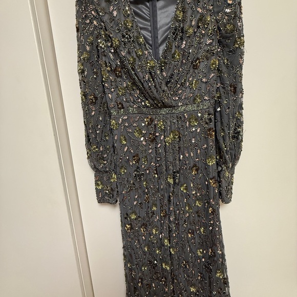 NWT | Mac Duggal 5571 Coal Long Sleeve V Neck Midi Dress
Size 4 - Picture 7 of 13